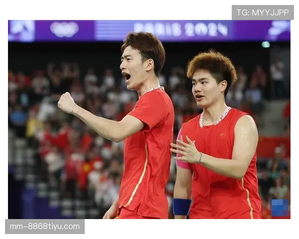 梁伟铿训练完直接拎两袋蛋白粉回家，冰箱塞不下