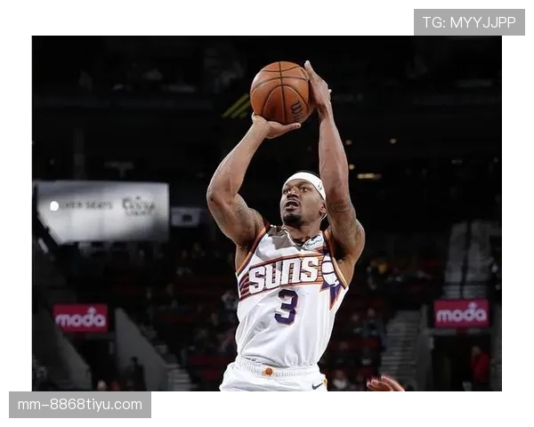 比尔突破制造空间明显优于沃克，提升球队关键得分效率